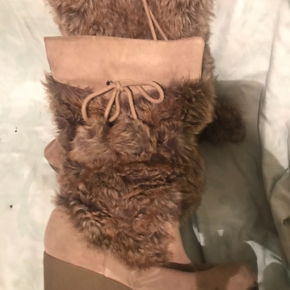 Women’s fur boots